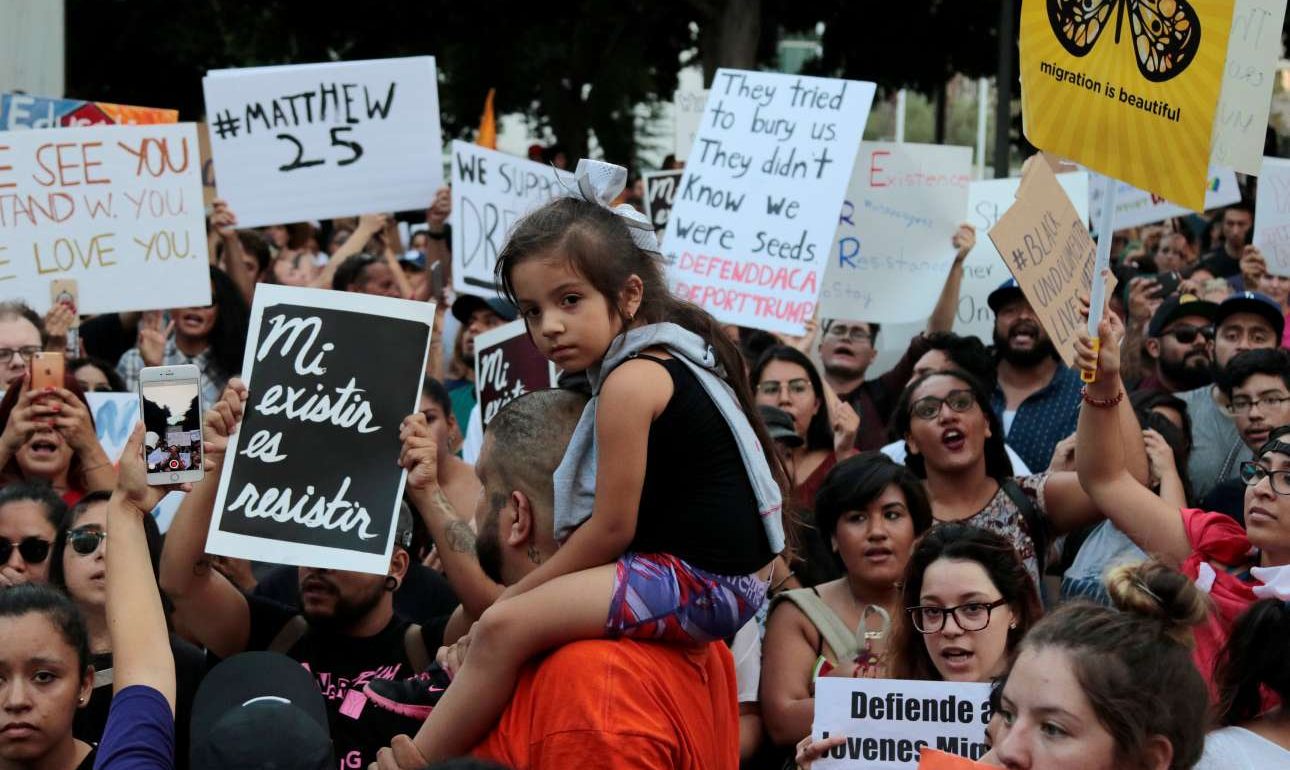 Facebook και Apple κατά Τραμπ για το κυνήγι των «ονειροπόλων» μεταναστών