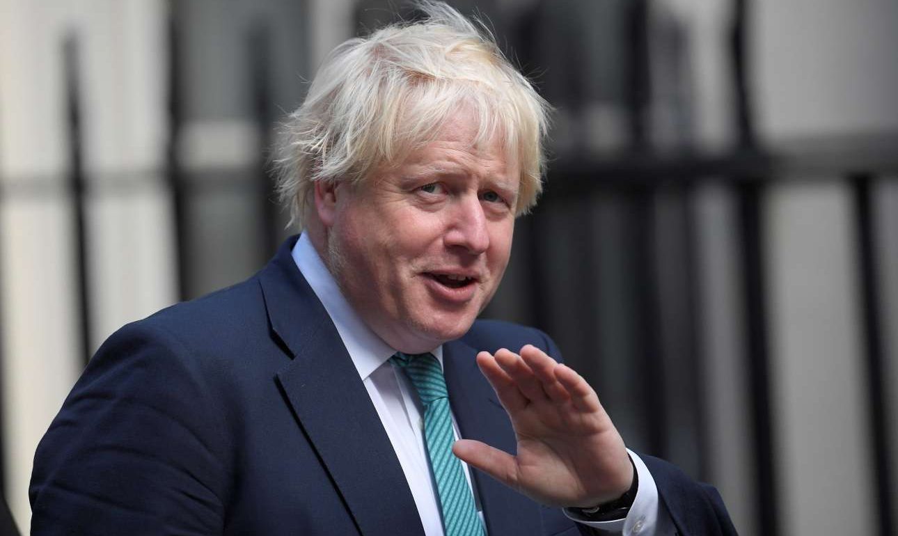 Κυβερνητική κρίση στους Τόρις – Με παραίτηση απειλεί ο Μπόρις Τζόνσον