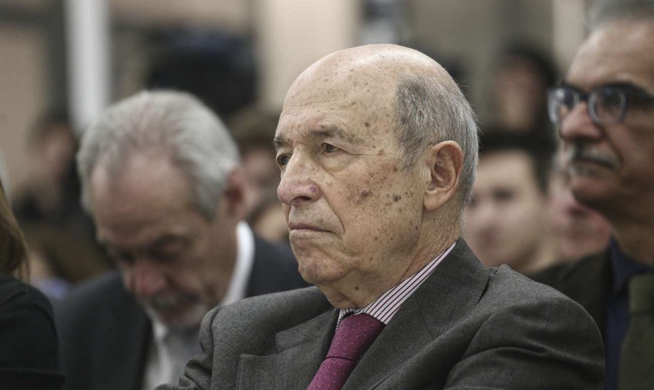 Σημίτης: «Παραμύθι της κυβέρνησης» το τέλος των μνημονίων το 2018