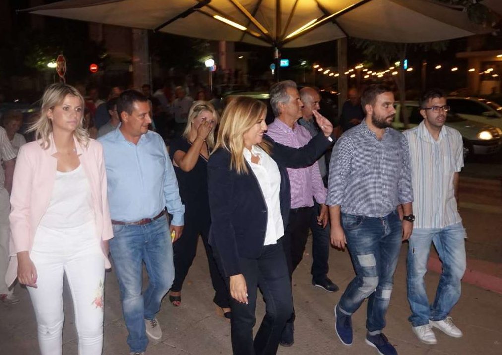 Στο πλευρό των δημάρχων η Φώφη – «χρειάζονται εκλογές για να συνεχίσει ο τόπος»