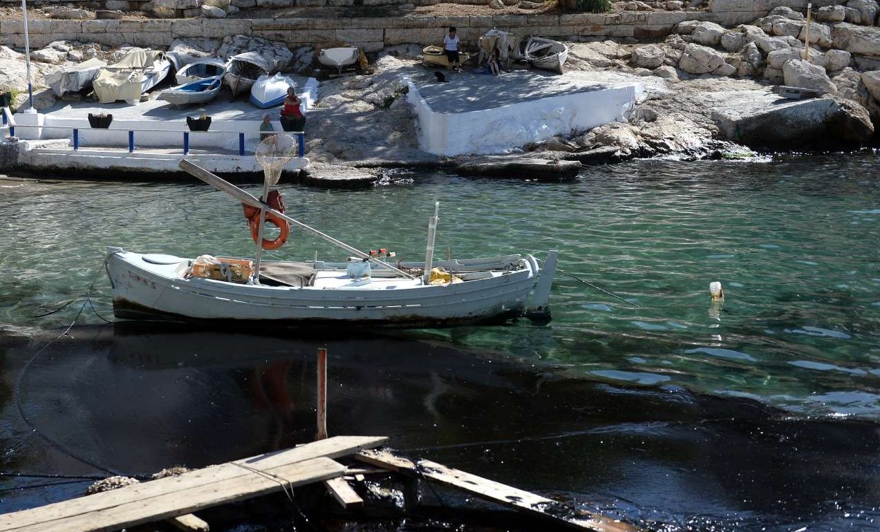 Πίσσα και μαζούτ μέχρι τον Αγιο Κοσμά και στο υπουργείο συσκέπτονται [Eικόνες]