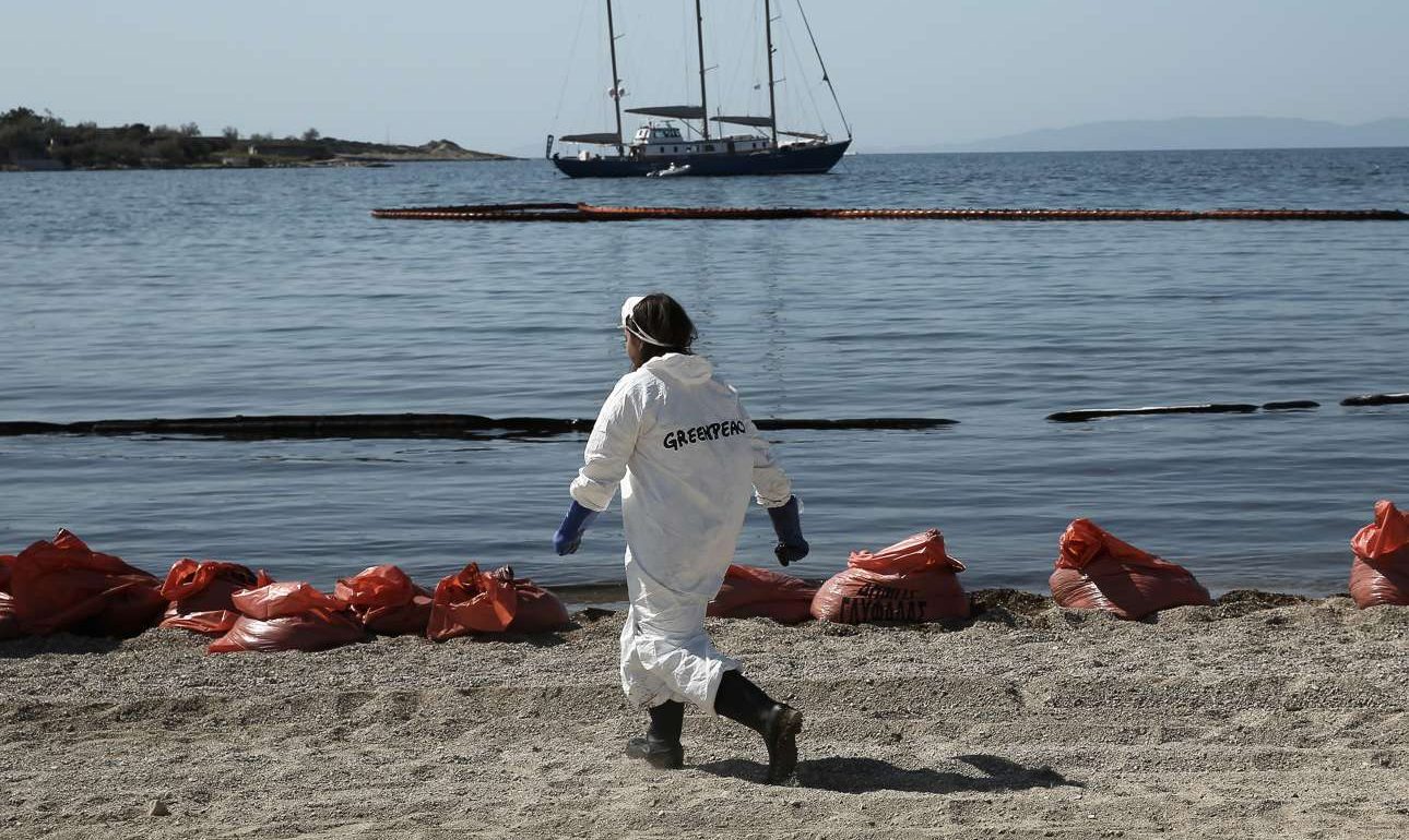 Με πέντε ημέρες καθυστέρηση, σύσκεψη υπό τον Τσίπρα για ναυάγιο-πετρελαιοκηλίδα