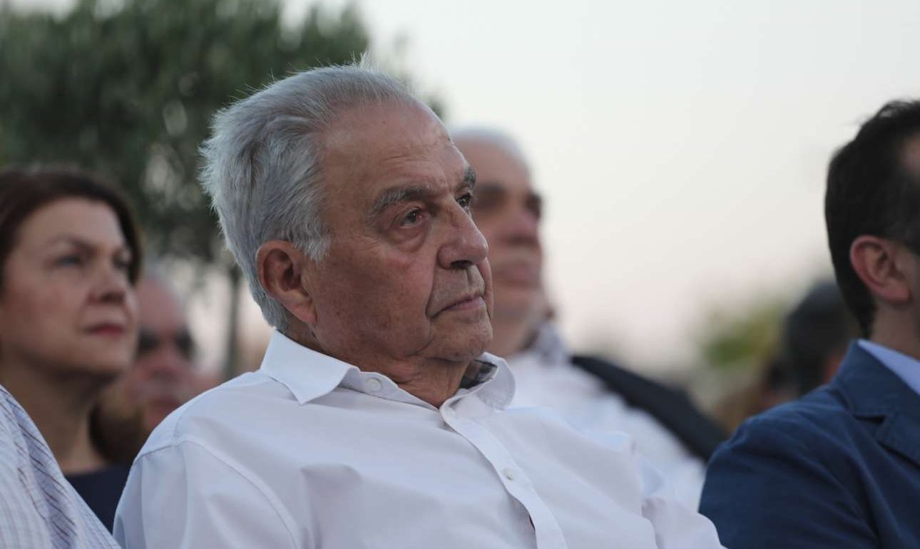 Ο Φλαμπουράρης ανακάλυψε ότι «παραποιήθηκαν» όσα είπε για το πακέτο Γιούνκερ