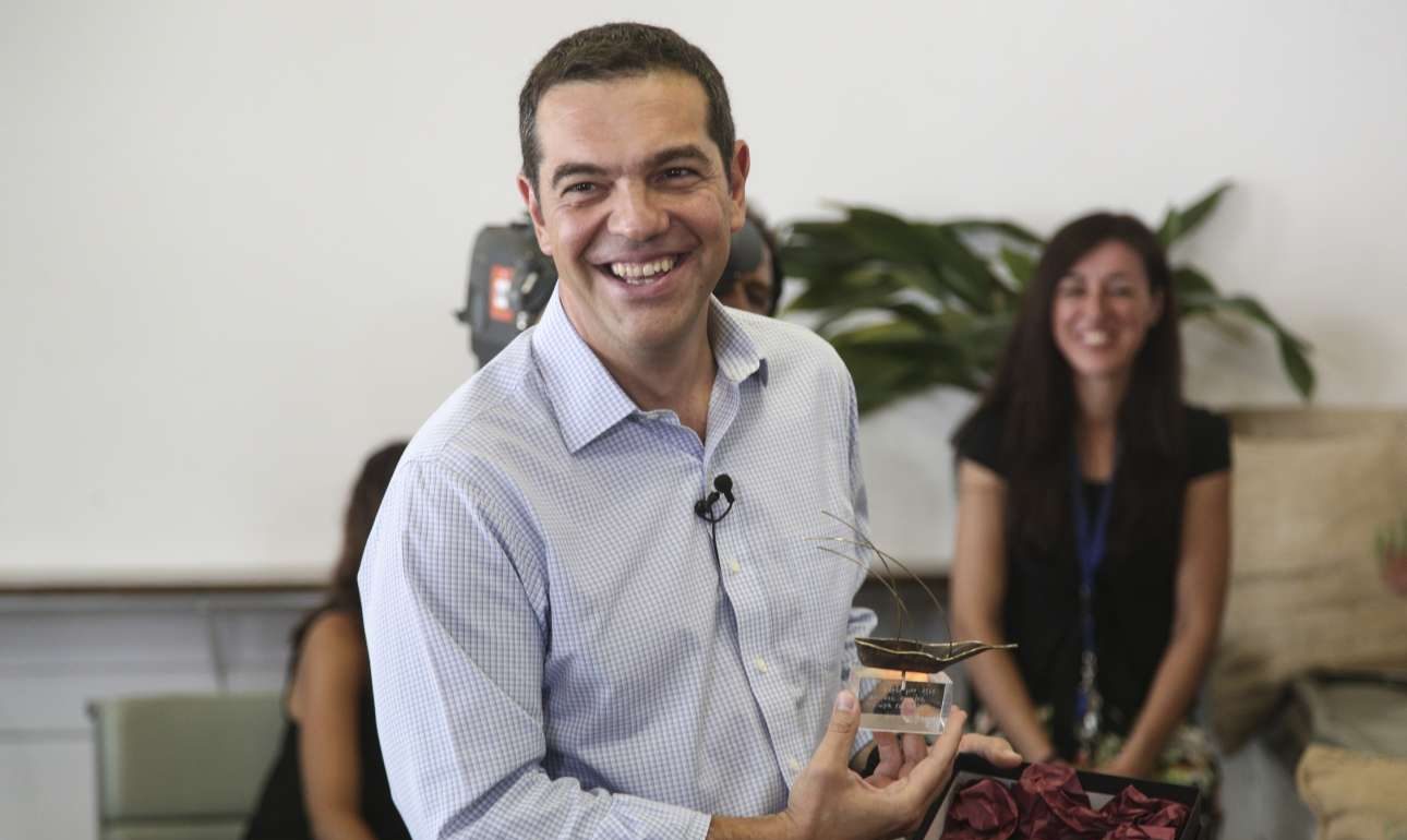 Μετά την «Παπαστράτος» ο Τσίπρας στις εγκαταστάσεις της Apivita