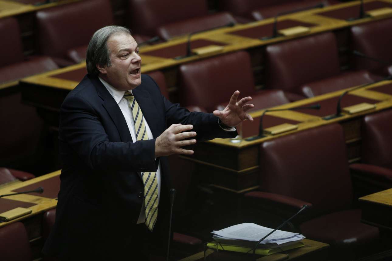 Κατσίκης: «Δεν ψηφίζω την ταυτότητα φύλου – αν μου το ζητήσουν θα παραιτηθώ»