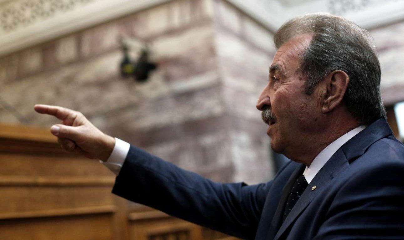 Θα ψήφιζες τον γιο του Τραγάκη;