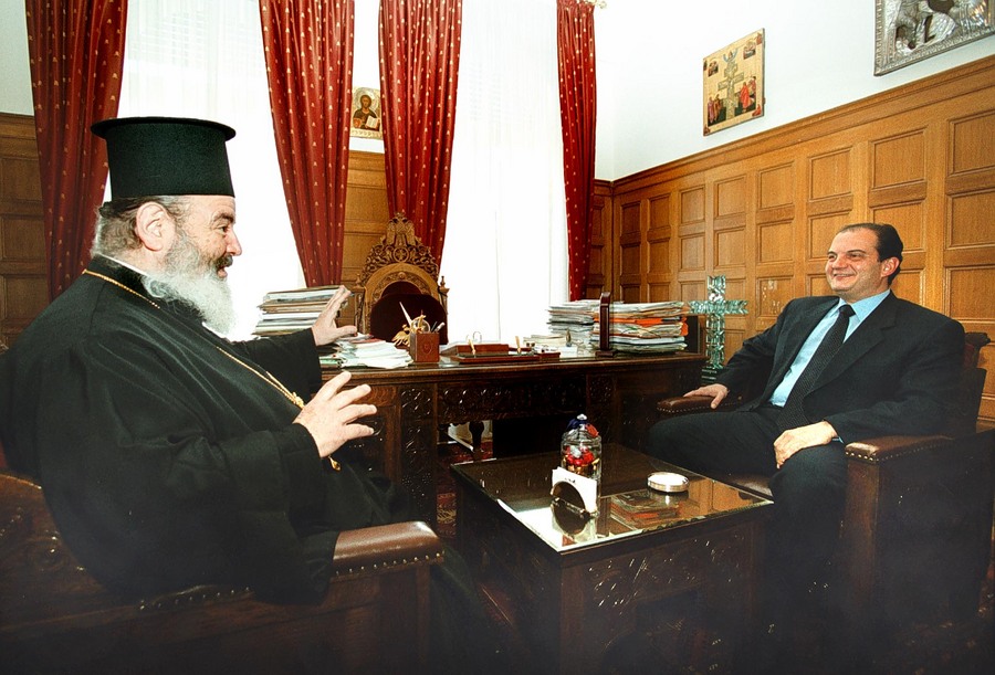 Από τις ταυτότητες στην ταυτότητα φύλου