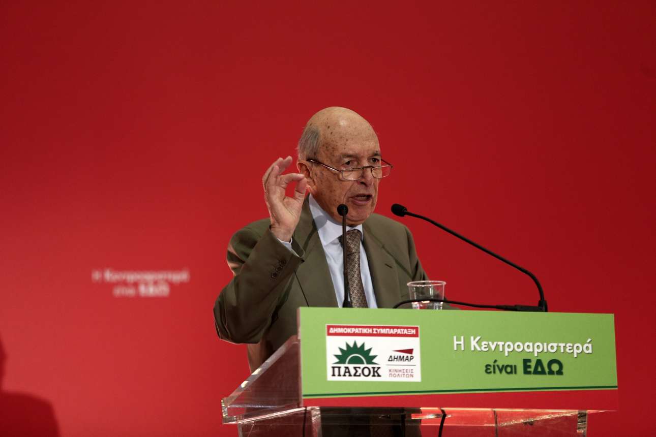 Παρέμβαση Σημίτη για την Κεντροαριστερά: «Οι αρχηγοί ανήκουν στο παρελθόν»
