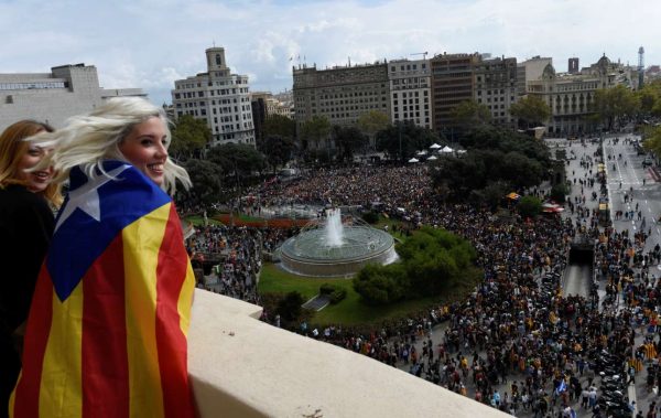 Kαι ο λαός της Καταλονίας είναι αποφασισμένος, πάντως (REUTERS/Albert Gea)