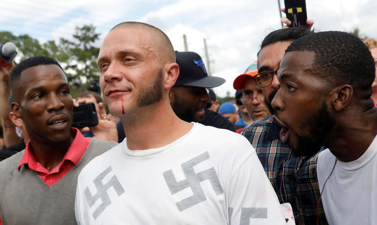 «Εξω οι Ναζί» – Φοιτητές εναντίον νεοναζί στην Φλόριντα [Εικόνες]