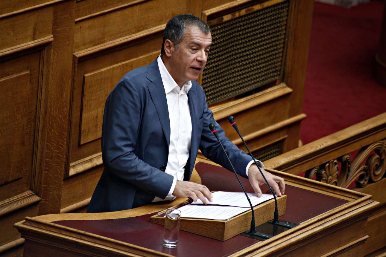 Θεοδωράκης: «Αν κερδίσω και έχουν ψηφίσει 100.000 θα είναι ήττα»