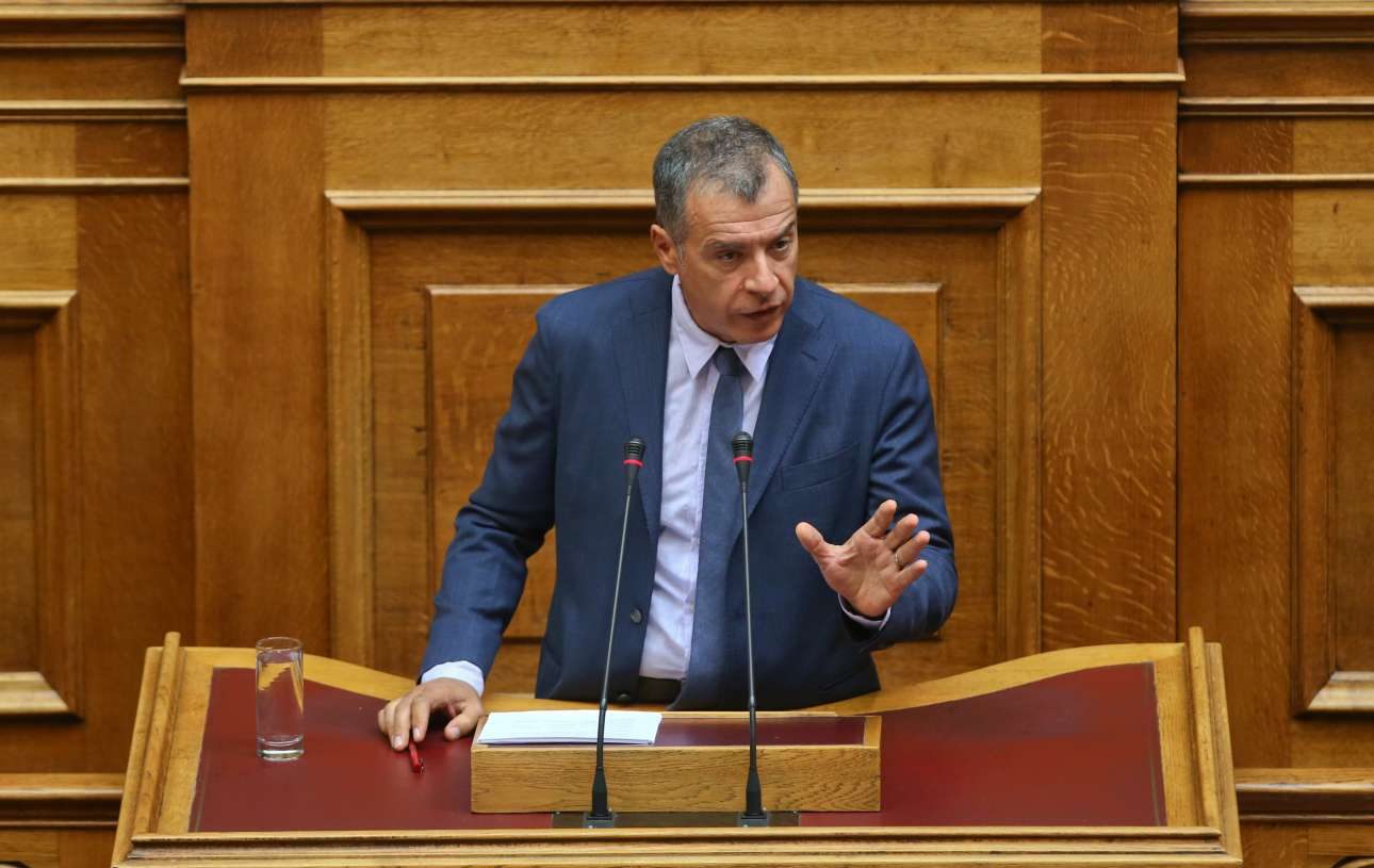 Θεοδωράκης: Αλλο το θρήσκευμα των Ελλήνων και άλλο η χώρα να συγκυβερνάται με τους ιεράρχες