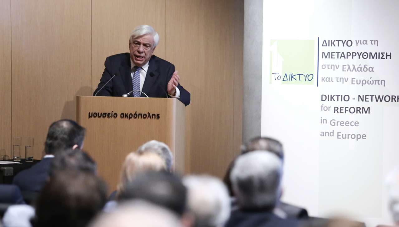 Παυλόπουλος: «Παράνομο και ανυπόστατο» το καταλανικό δημοψήφισμα