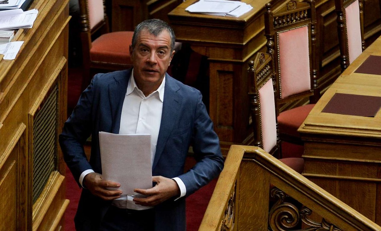 Στη Βουλή ο Τσίπρας για τα F-16 μετά από ερώτηση Θεοδωράκη