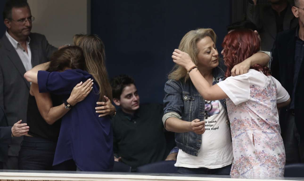 Δημοσκόπηση: Επτά στους δέκα Ελληνες λένε «όχι» στην αλλαγή φύλου από τα 15