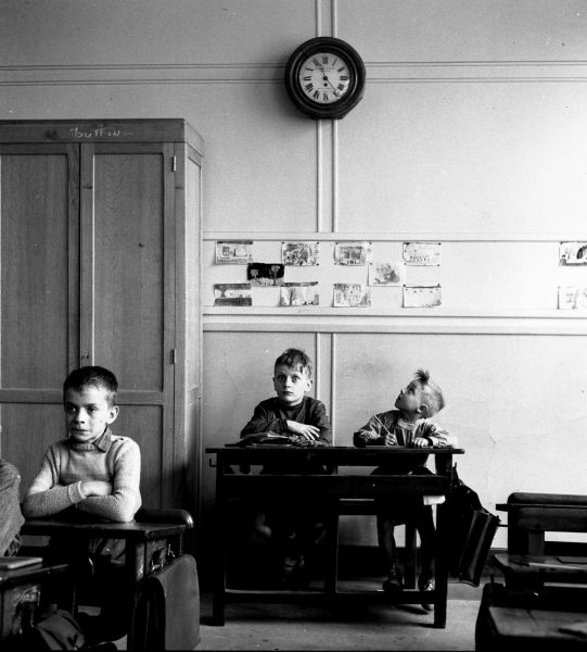 Escolar castigado1956