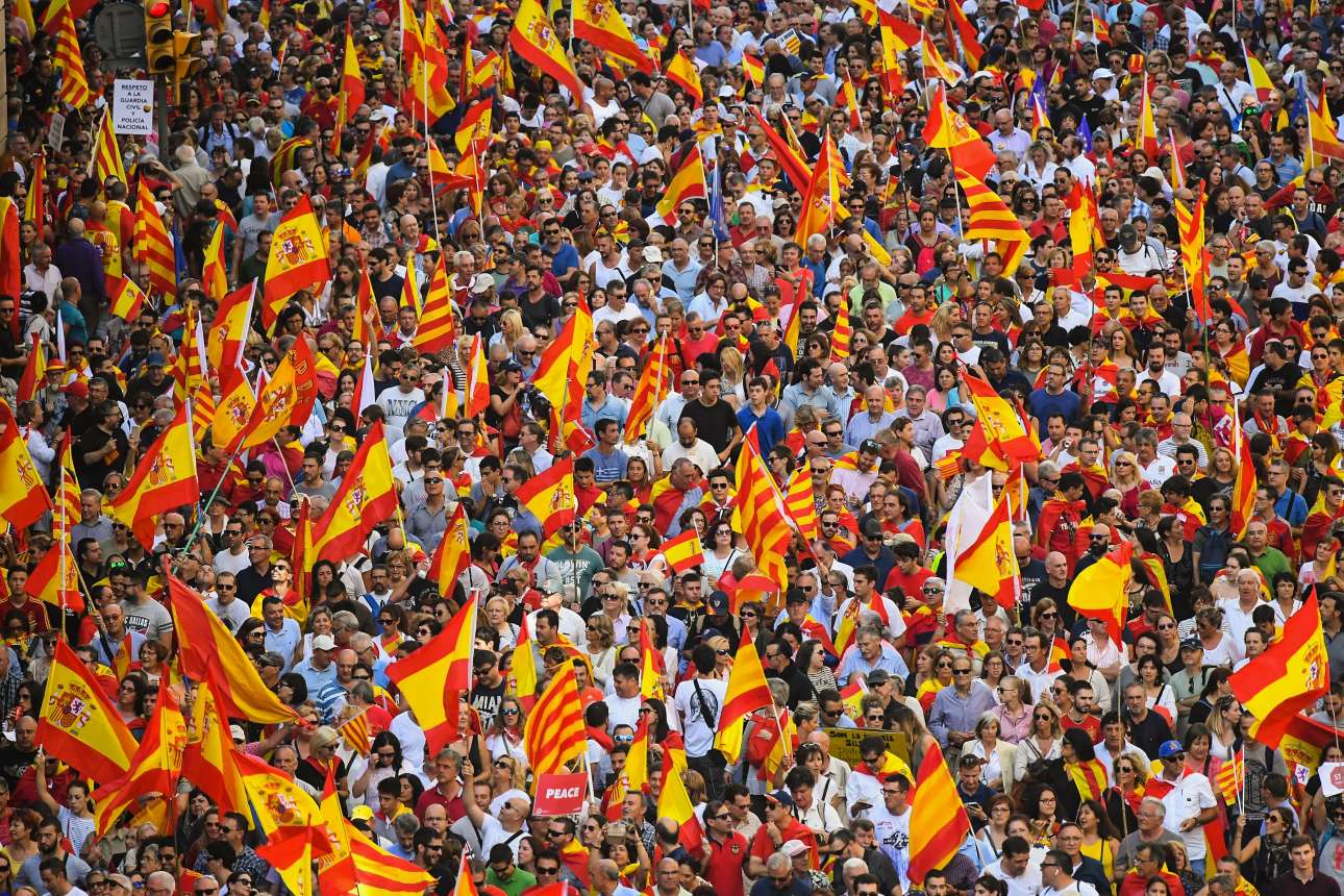 Πλήθος κόσμου στην συγκέντρωση κατά της ανεξαρτησίας της Καταλονίας