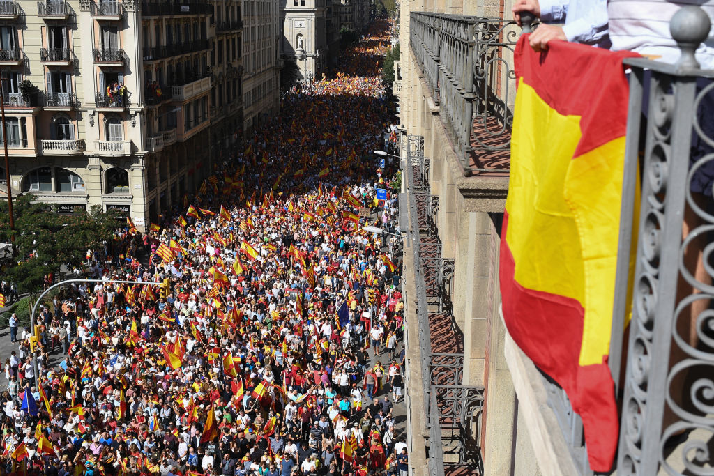 «Ζήτω η Καταλονία! Ζήτω η Ισπανία!» φώναζαν οι διαδηλωτές
