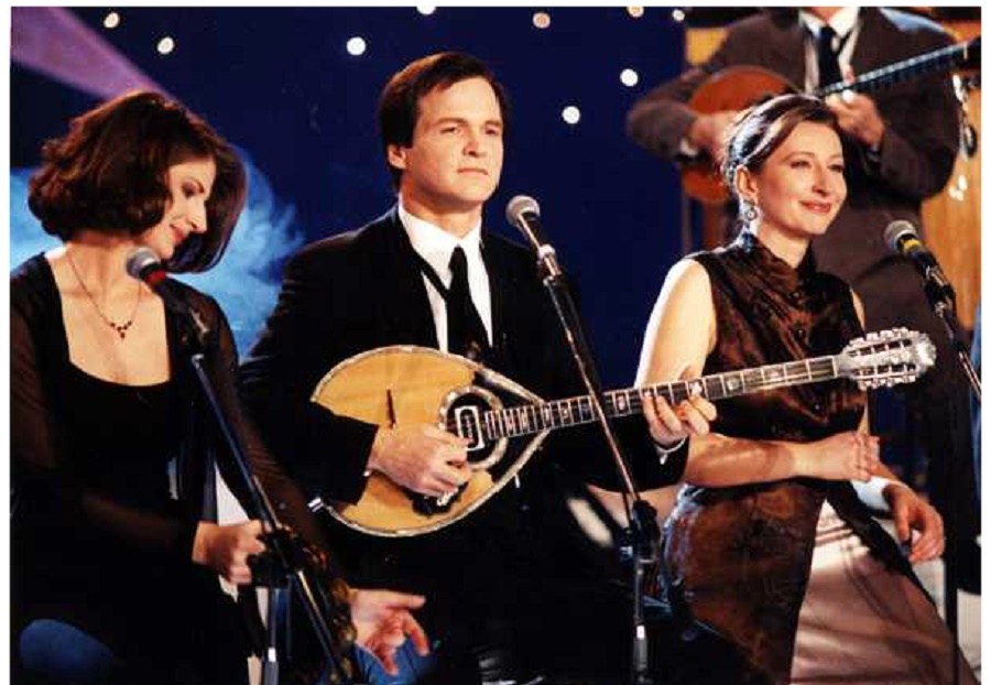 Διέρρηξαν τo σπίτι του Χρήστου Νικολόπουλου – Εκλεψαν και το αγαπημένο του μπουζούκι