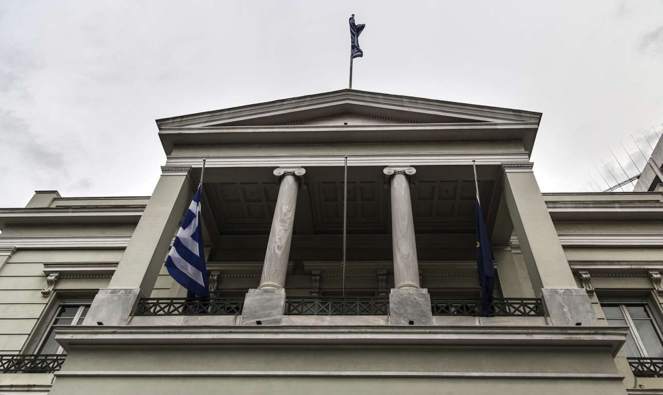 Κοτζιάς κατά ισπανού πρεσβευτή, επειδή… «συντονίζεται με την αντιπολίτευση»