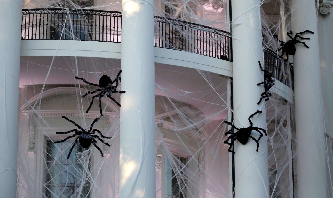 Ο Λευκός Οίκος «έπιασε αράχνες»