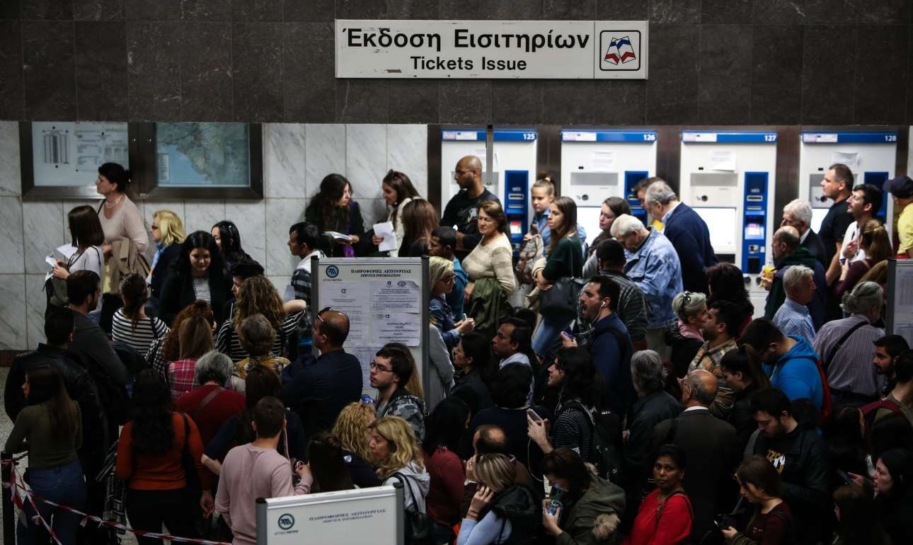 Ατελείωτες ουρές για την έκδοση των ηλεκτρονικών καρτών ΜΜΜ