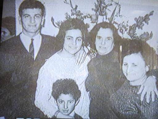 Η οικογένεια που ξεκλήρισε ο Θεόφιλος Σεχίδης στη φωτογραφία ο μικρός κάτω)