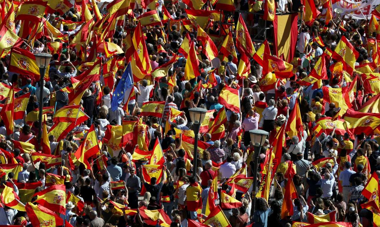 Βγαίνουν στους δρόμους οι «ενωτικοί» και οι υπέρμαχοι του διαλόγου στην Ισπανία