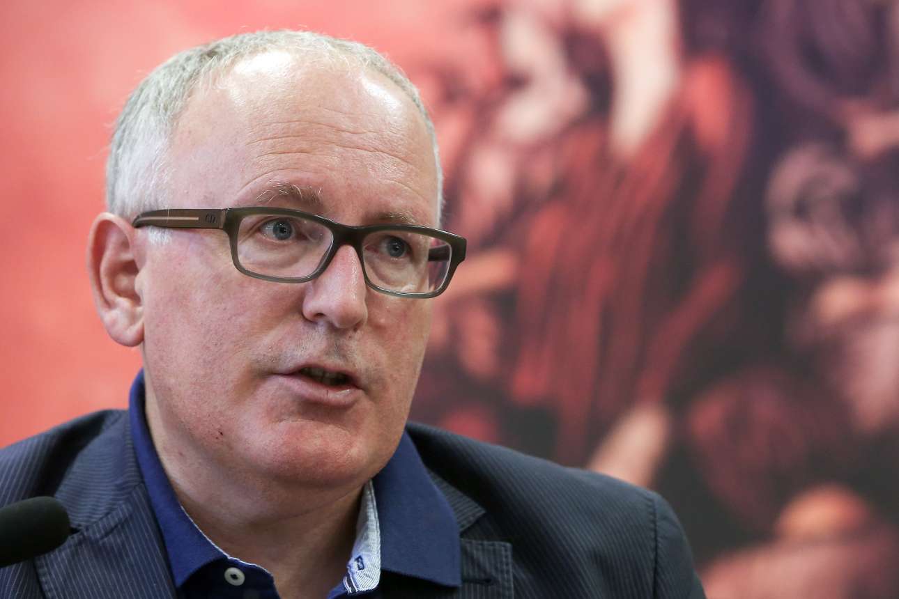 Τίμερμανς: «Απορώ γιατί η Ελλάδα δεν αξιοποιεί τα χρήματα για το Προσφυγικό»