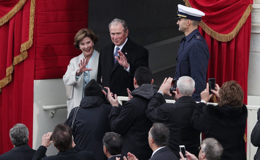 Oι Μπους και ο… «φαφλατάς» Ντόναλντ Τραμπ