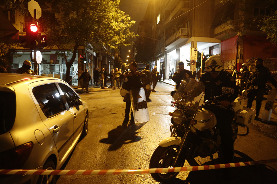 «Ηθελαν νεκρό»: Πυροβολισμοί με καλάσνικοφ στα γραφεία της Χαριλάου Τρικούπη