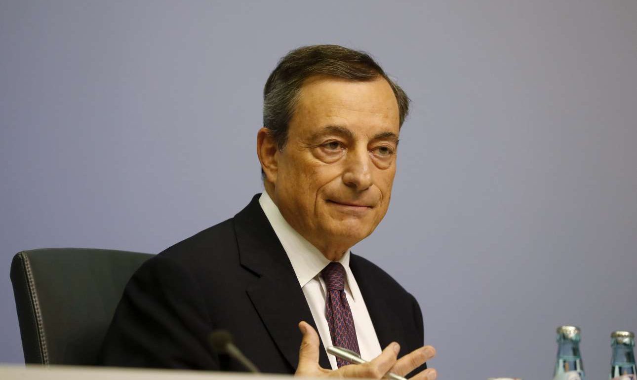 Παρέμβαση Ντράγκι για λύση σε κόκκινα δάνεια και… αποχή συμβολαιογράφων