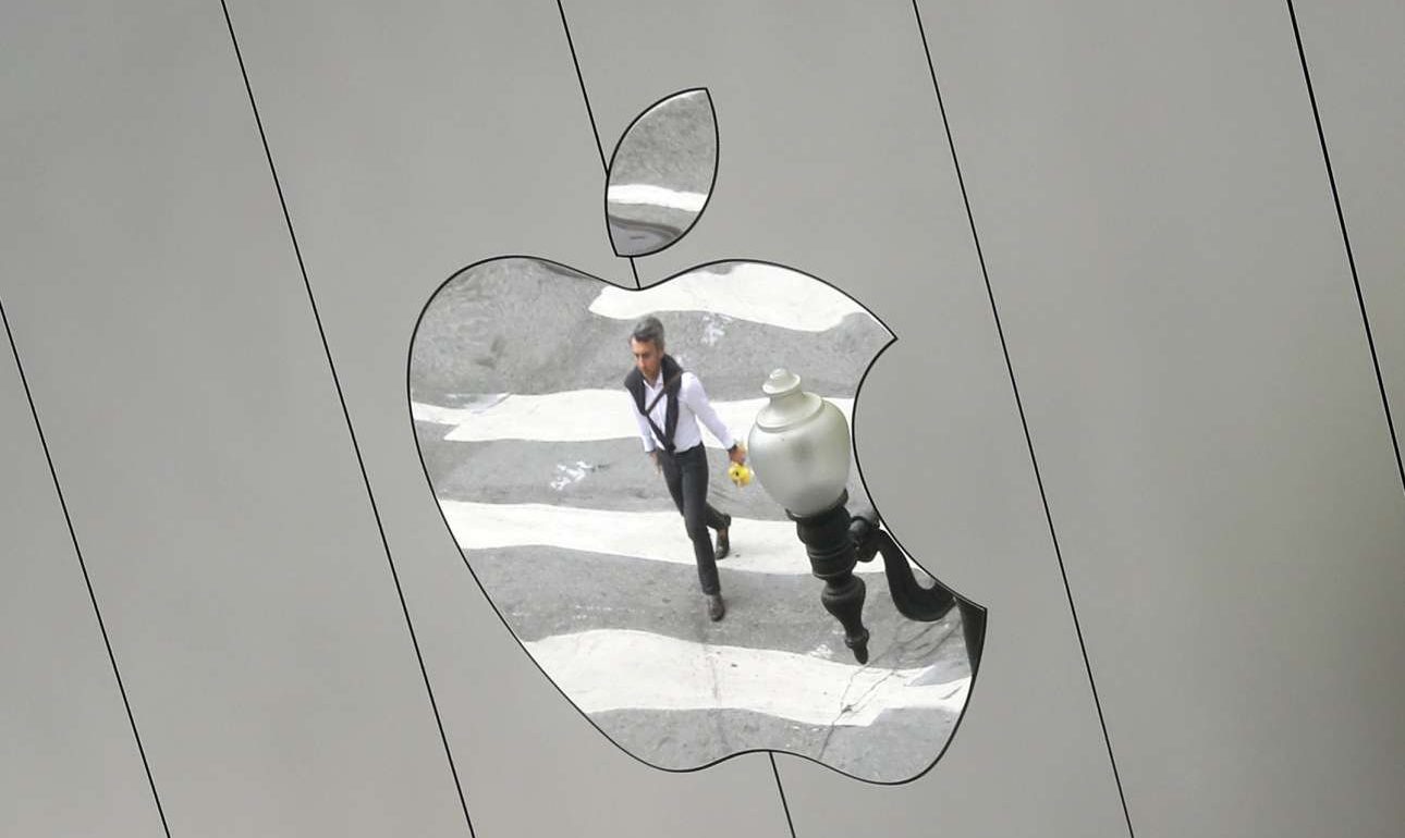 Paradise Papers: Πώς η Apple και η Nike αποφεύγουν να πληρώνουν δισεκατομμύρια σε φόρους