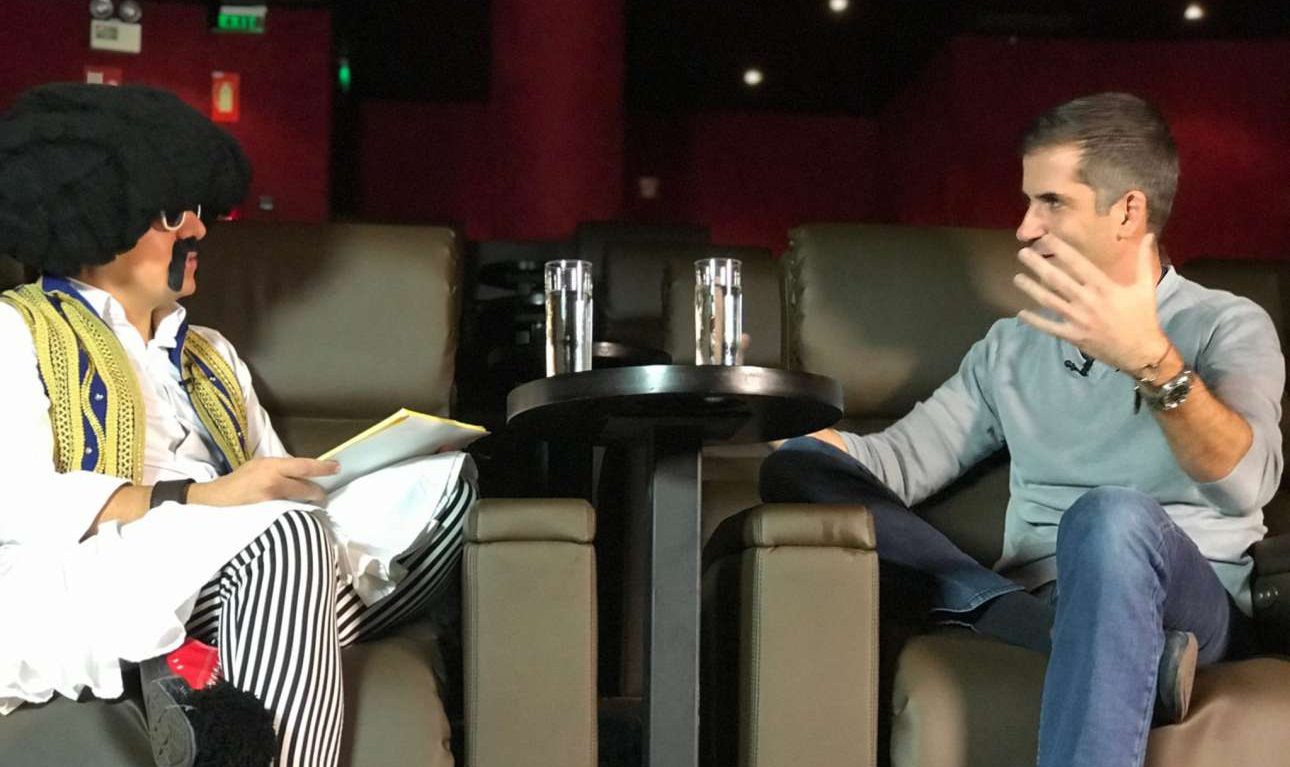 Η ανατρεπτική συνέντευξη του Κώστα Μπακογιάννη στον τσολιά της «Ελληνοφρένειας» [βίντεο]