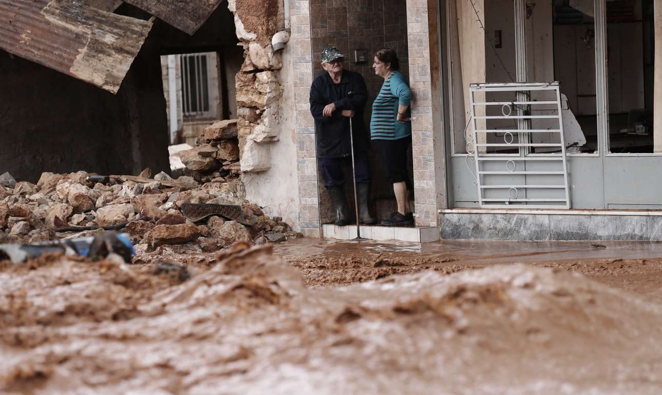 Πανελλήνιο σοκ για τους 15 νεκρούς στις πλημμύρες σε Μάνδρα – Νέα Πέραμο [εικόνες και βίντεο]