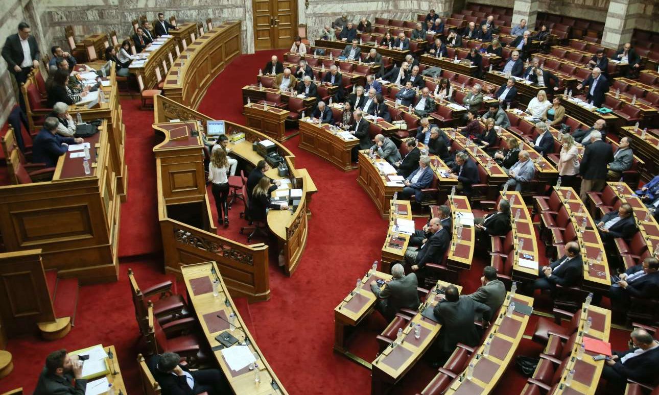 Αναβλήθηκε η ψηφοφορία για το κοινωνικό μέρισμα λόγω εθνικού πένθους