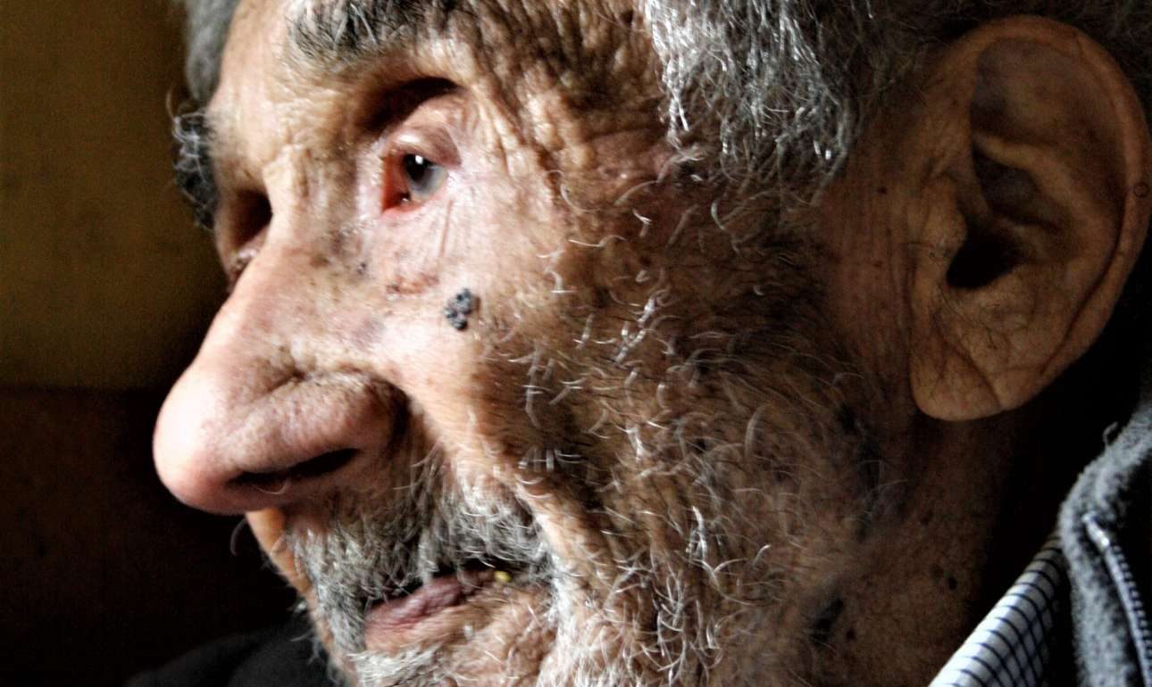 Γεννήθηκε το 1896 και είναι -μάλλον- ο γηραιότερος άνδρας στον κόσμο