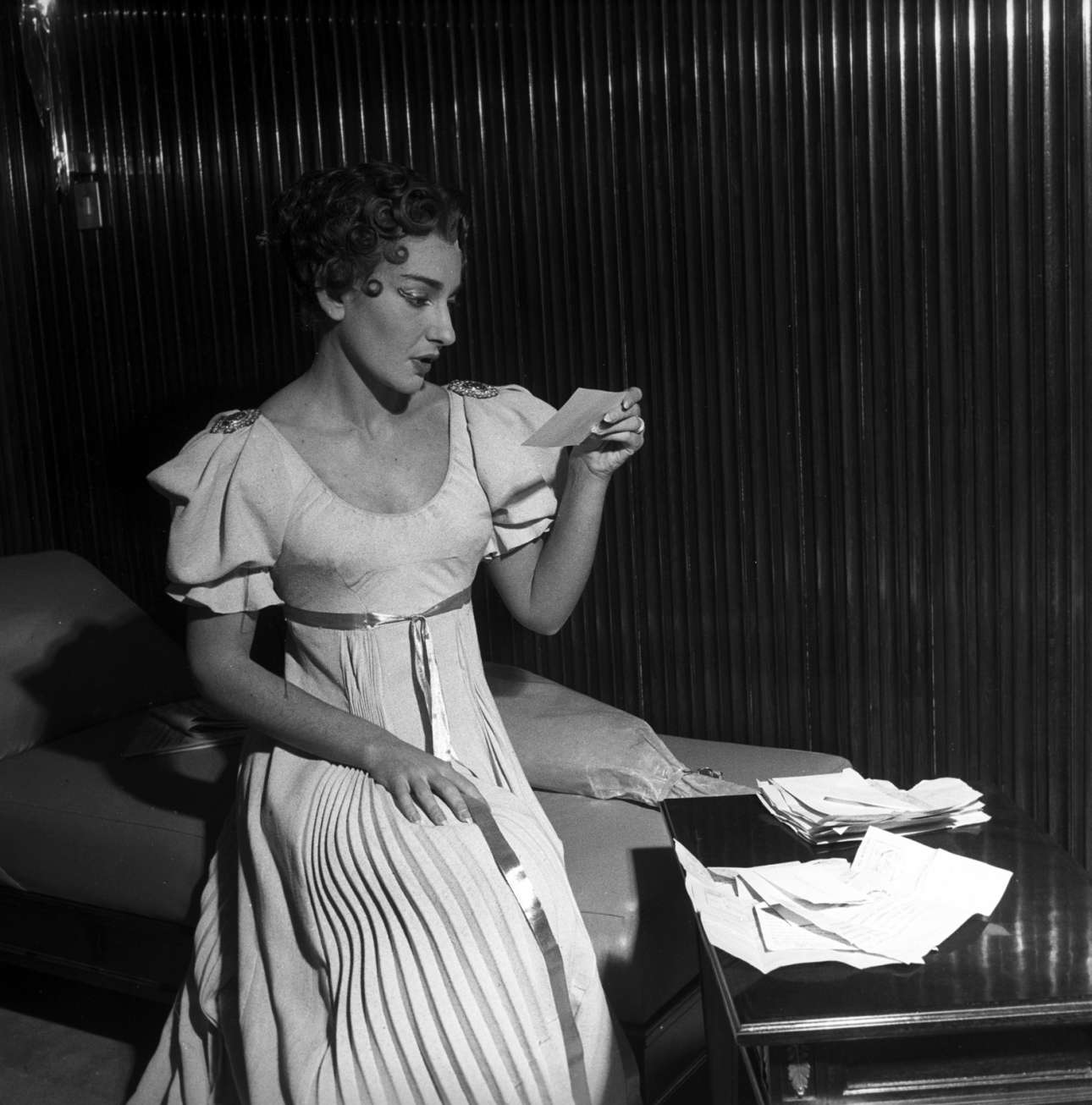 Στο καμαρίνι της στη Σκάλα του Μιλάνου, το 1954