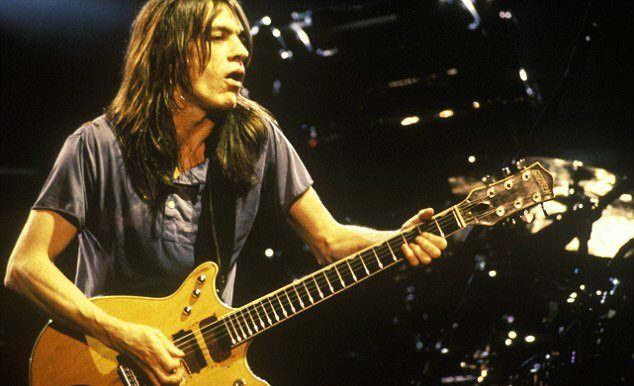 «Εφυγε» ο Μάλκολμ Γιανγκ, θρυλικός κιθαρίστας των AC/DC