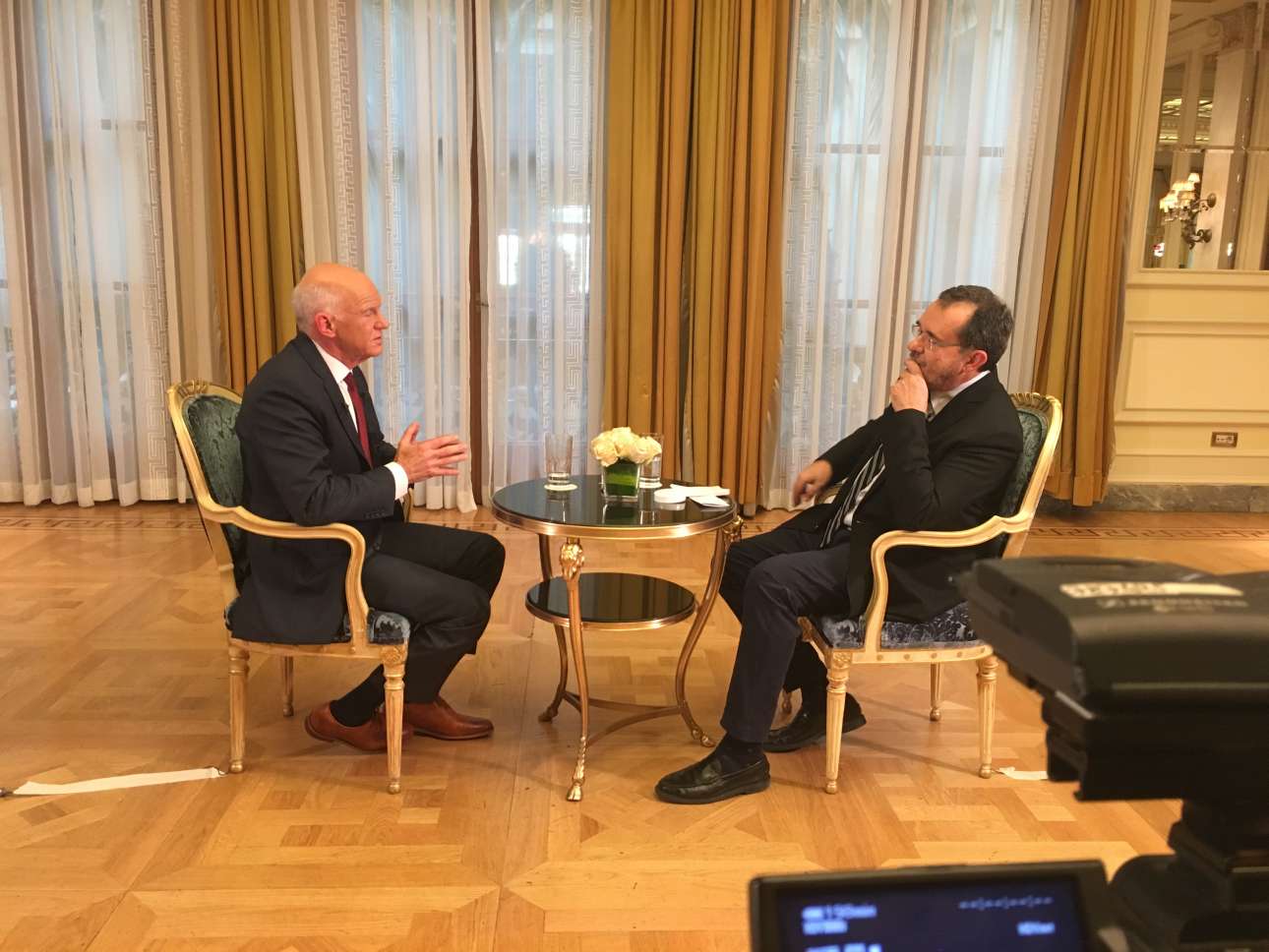 Ο Παπανδρέου κλείνει το μάτι στη Φώφη και θυμάται το δημοψήφισμα του 2011