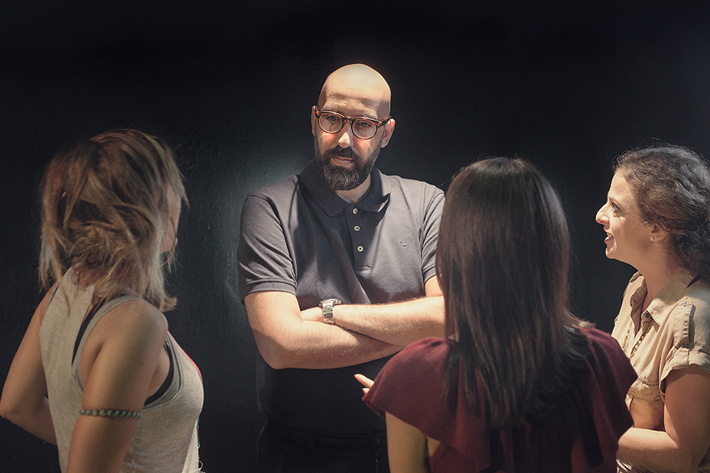 Ο Βαγγέλης Λάσκαρης, η θεατρική ομάδα του και η Σαουμπίνε