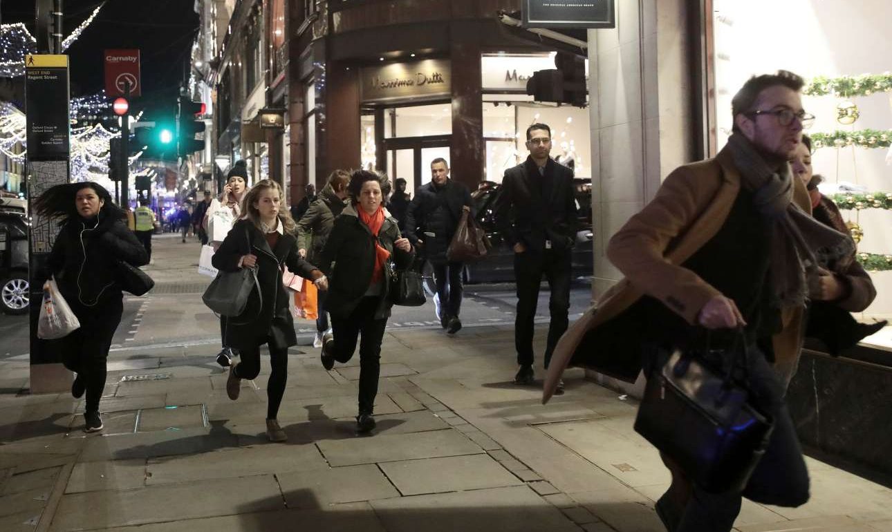 Λήξη συναγερμού (και πανικού) στην καρδιά του Λονδίνου – Εκκενώθηκε σταθμός του μετρό