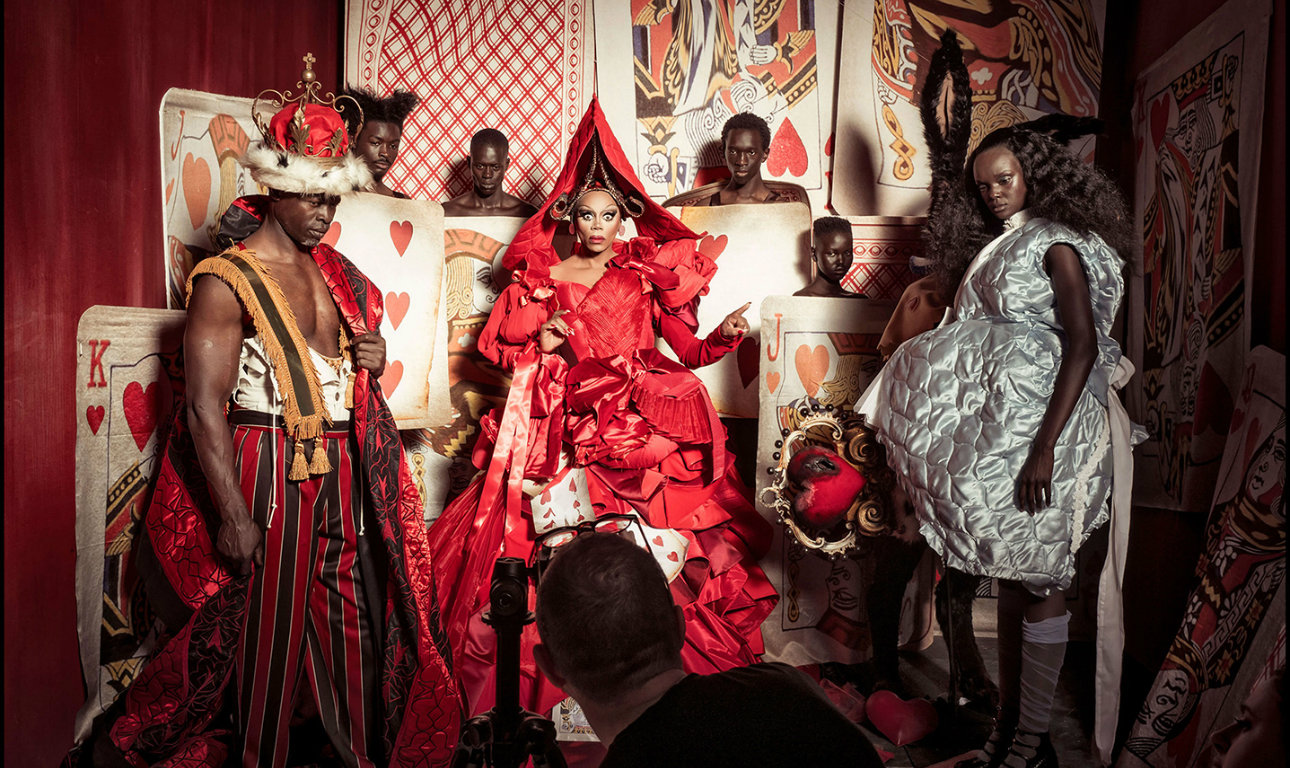 Ημερολόγιο Pirelli 2018, μια μαύρη «Αλίκη στη Χώρα των Θαυμάτων»