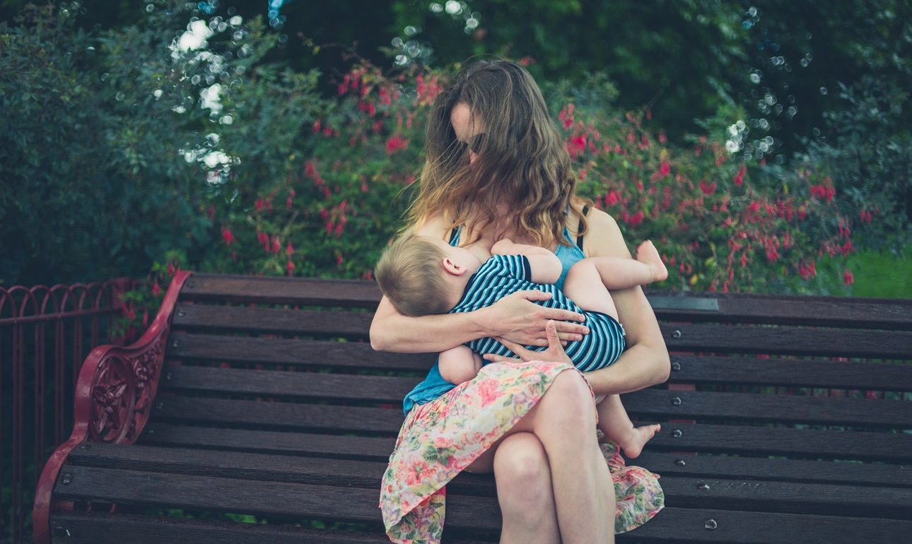 Είναι «μόδα» ο δημόσιος θηλασμός;