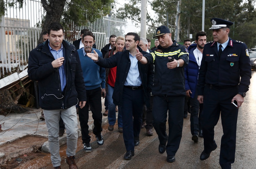 O Tσίπρας στις πληγείσες περιοχές (εικόνες)