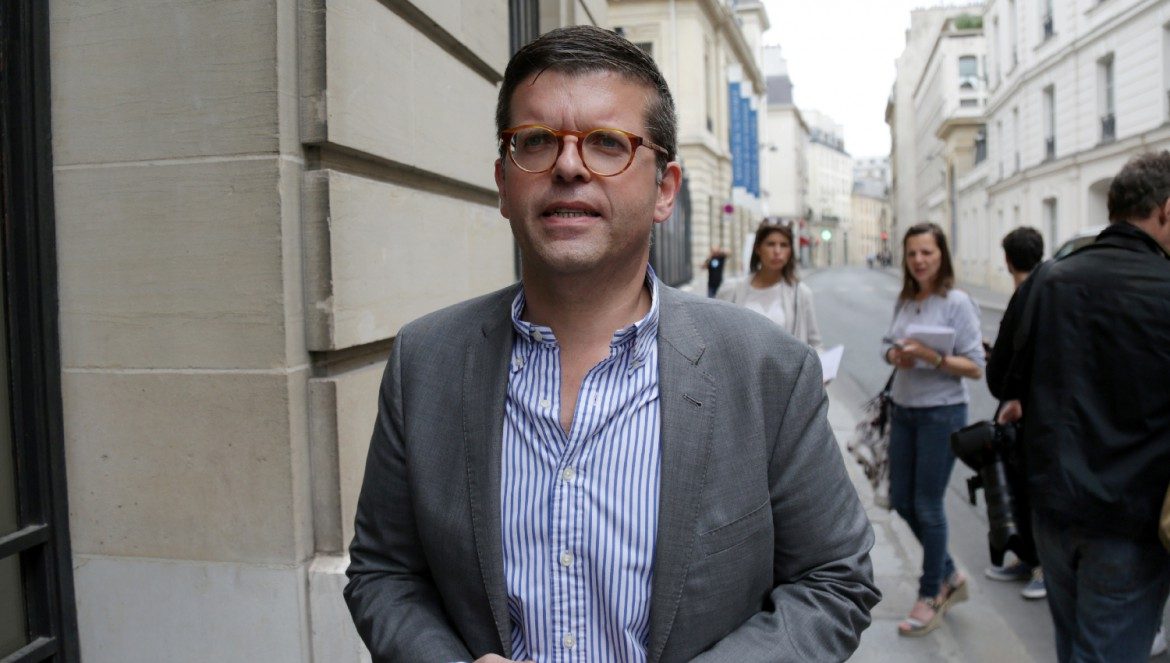 Λυκ Καρβουνάς, ένας έλληνας γκέι για ηγέτης των Γάλλων Σοσιαλιστών