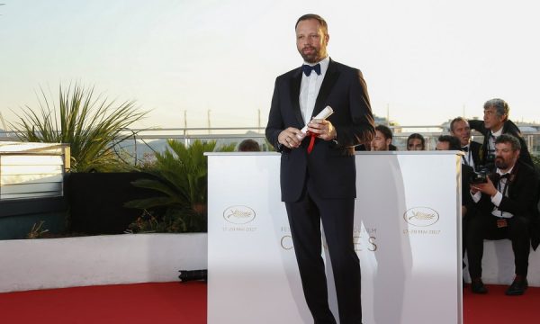 epa05996453 Greek director Yorgos Lanthimos poses during the Award Winners photocall after he won the Best Screenplay award for 'The Killing of a Sacred Deer' at the 70th annual Cannes Film Festival in Cannes, France, 28 May 2017. EPA/JULIEN WARNAND