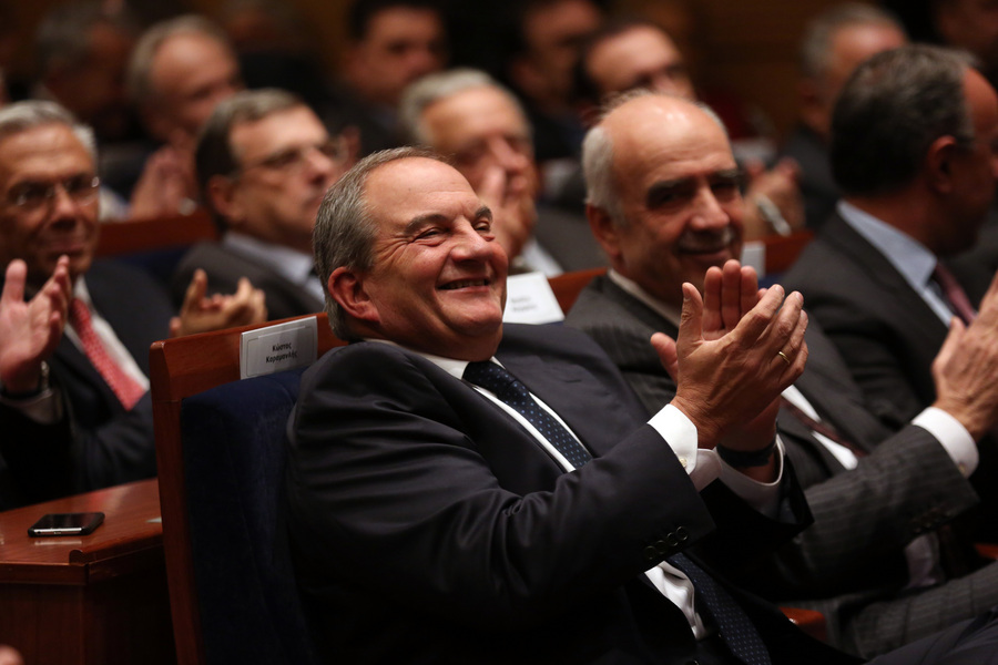 To «άλλοθι» του Κώστα Καραμανλή