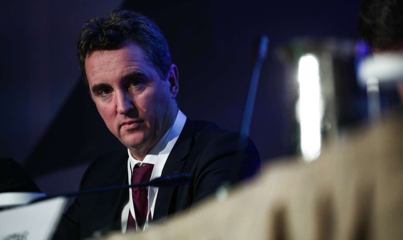 Ντέκλαν Κοστέλο: «Οι μεταρρυθμίσεις στην Ελλάδα δεν τελειώνουν με το τρίτο μνημόνιο»