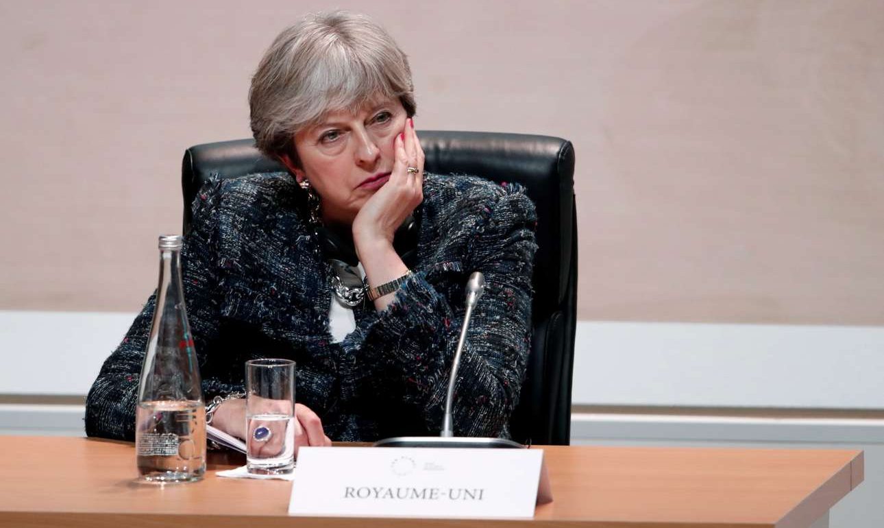 Η Μέι μετά την ταπεινωτική ήττα στο νομοσχέδιο για το Brexit